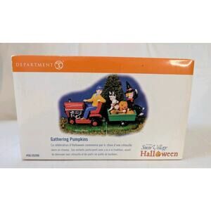 Dept. 56 Original Snow Village HALLOWEEN Gathering Pumpkins 56.55200